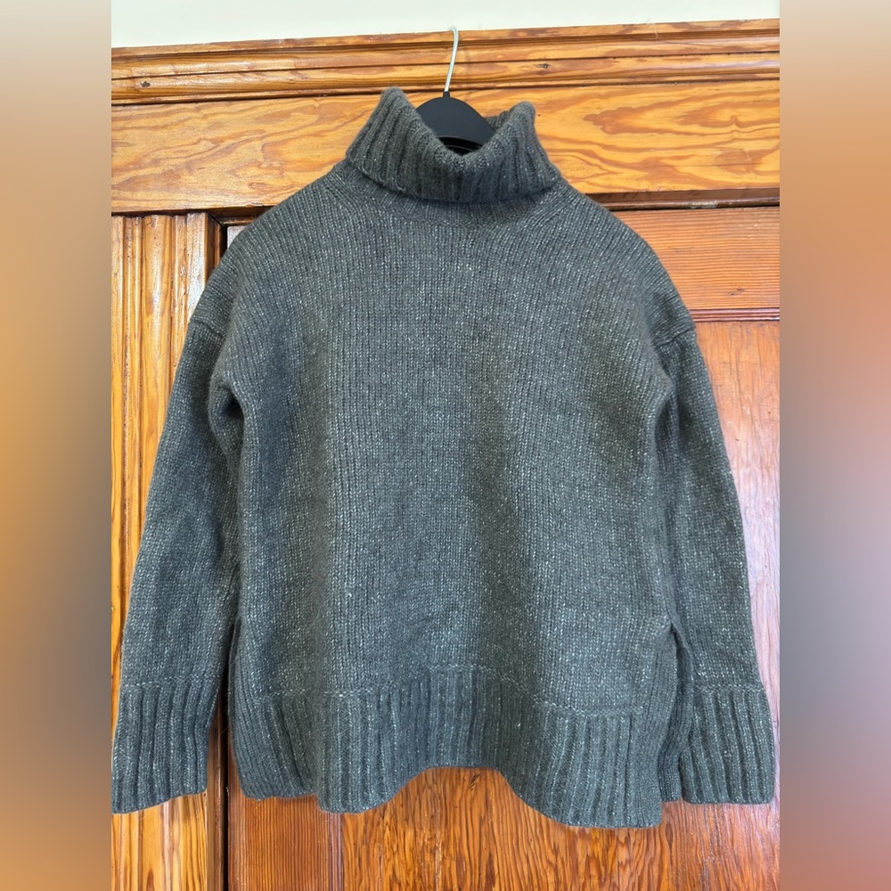 Everlane "The Cloud" Turtleneck in Alpaca/Pima Cotton/Wool blend, small, gray